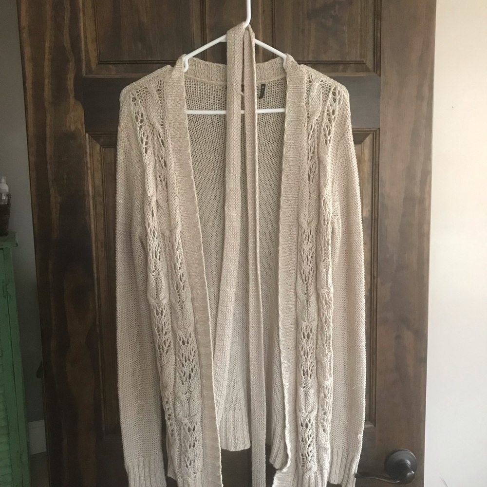 Daisy Fuentes cardigan